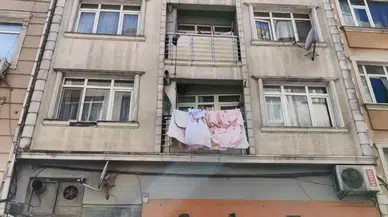 Fatih'te 4 yaşındaki Muhammed Musab, birinci kattan düşerek ağır yaralandı