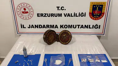 Erzurum'da jandarmadan dev operasyon : Uyuşturucu sevkiyatından altın işlemeli Tevrat çıktı!