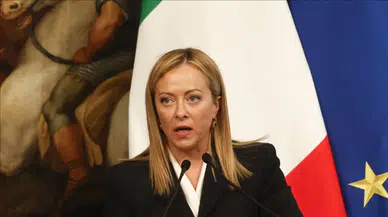 İtalya , İsrail ile olan savunma anlaşması askıya aldı