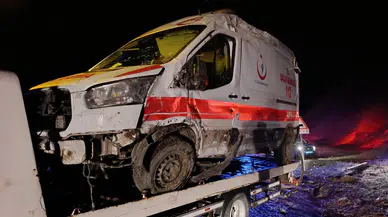 Muş'ta ambulans şarampole devrildi : 5 kişi yaralandı