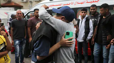 İsrail, 12 esir Filistinliyi serbest bıraktı