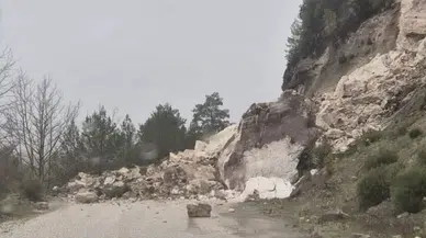 Denizli’de şiddetli yağış sonrası heyelan : Acıpayam-Daman yolu ulaşıma kapandı!