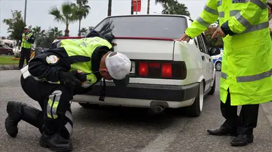 Kadıköy'de sıkı denetim : Abartı egzozlu araçlara ceza yağdı