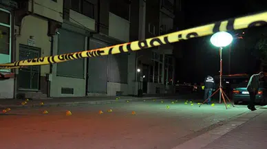 Zeytinburnu’nda sokak ortasında silahlı saldırı !
