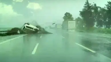 Adana’da panelvan araç takla attı : Yaralılar hastaneye kaldırıldı