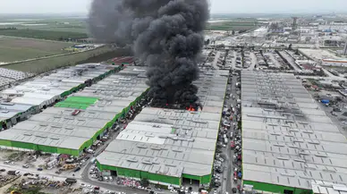 Adana'da geri dönüşüm fabrikasında yangın çıktı