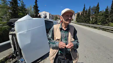 Karabük’te köprü üzerinde kontrolden çıkan otomobil yan devrildi