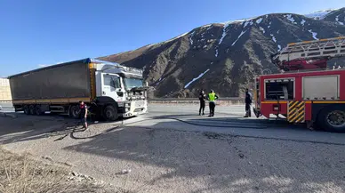 Erzincan'da seyir halindeki tırda yangın
