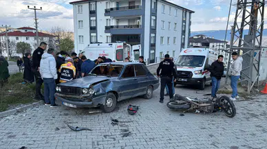 Kastamonu'da otomobil ve motosiklet çarpıştı : 3 kişi yaralandı