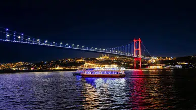 İstanbul Boğazı'nda gemi arızası : Trafik çift yönlü durduruldu