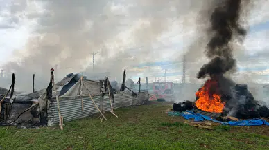 Çorum'da ağıl yandı : 150 saman balyası kullanılamaz halde