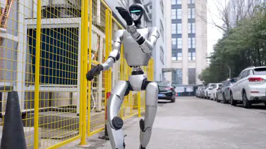 İnsansı robot havalimanında bagaj ve kargo taşıyacak