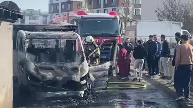 Sancaktepe'de yangın : Kamyonet alev alev yandı