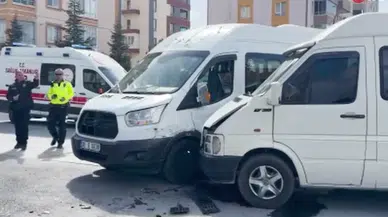 Kayseri’de öğrenci ile rehabilitasyon servisi çarpıştı : 5 yaralı