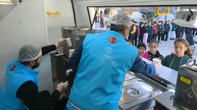 Osmaniye'de öğrencilere sıcak çorba ikramında bulunuldu