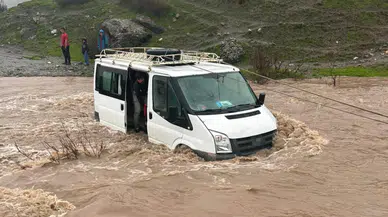 Siirt'te acı olay : Kalp krizi geçiren kadın selde mahsur kalarak hayatını kaybetti