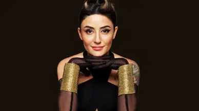 Melek Mosso kimdir, kaç yaşında ve evli mi? Ünlü şarkıcı neden gözaltına alındı?