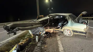 Kütahya'da kaza : Otomobil bariyerlere çarptı