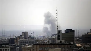 ABD ve İsrail, Tahran'daki üniversite ve havalimanlarını bombaladı