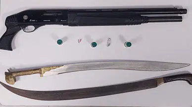 Samsun Atakum'da polis ekipleri ruhsatsız silah ve kılıç ele geçirildi