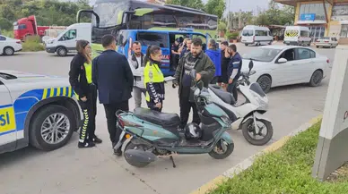 Antalya'da motosiklet ile motorlu bisiklet çarpıştı : 2 yaralı