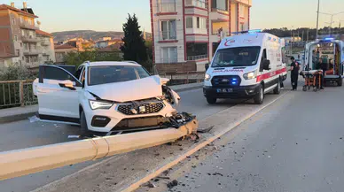 Kırıkkale'de cip aydınlatma direğine çarptı : 4 yaralı
