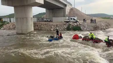 Bursa'da dereyi traktörle geçmek isteyen 10 işçi ölümden döndü