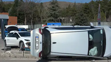 Kırıkkale’de korkutan kaza : İki otomobil çarpıştı, bir araç devrildi!