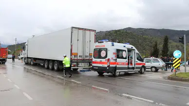 Amasya'da otomobil ve tır çarpıştı : 10 aylık bebek öldü, 4 kişi yaralandı