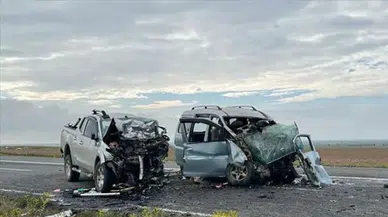 Karaman'da otomobil ile Pick-up çarpıştı : Zincirleme kazada 6 yaralı