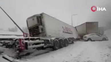 Bitlis'te zincirleme kaza : 4 tır ve 2 otomobil çarpıştı, 5 kişi yaralandı