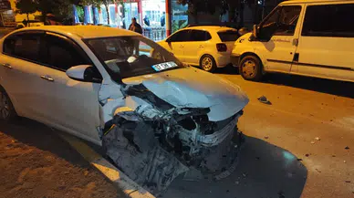 Antalya’da alkollü sürücü dehşeti : Park halindeki araçları hurdaya çevirdi