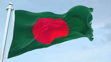 Bangladeş'te çeşitli noktalara yıldırım düştü : Çok sayıda ölü ve yaralı var