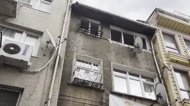 Fatih'te yangın çıkan binadan atlayan kişi ağır yaralandı