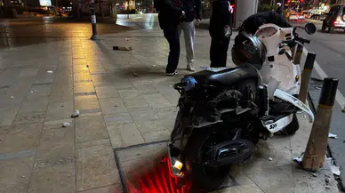 Şişli'de kaza : Genç kıza çarpmamak için bariyerlere girdi