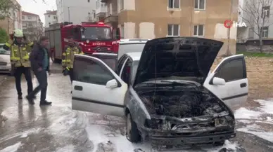 Karaman'da otomobil yangını : Araç alev topuna döndü