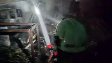 Diyarbakır'da cam balkon üretimi yapılan iş yerinde yangın