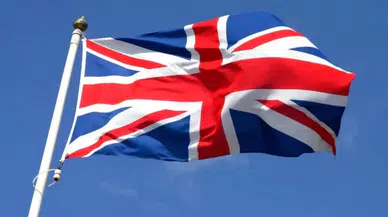 Londra'da genç sürücü aracıyla yayaların arasına daldı