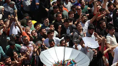 Manisa'da mesir macunu festivali coşkusu : 10 ton mesir saçıldı