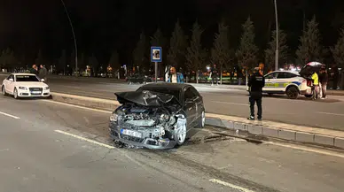 Kayseri'de 2 otomobil çarpıştı : Bir sürücü yaralandı