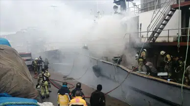 İstanbul Sarıyer'de yangın paniği : Tekne alev aldı