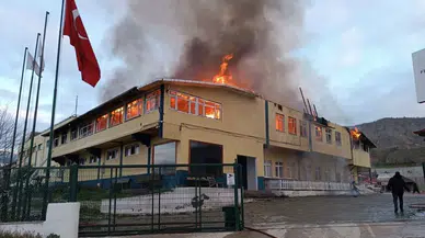Kastamonu Tosya'daki tekstil fabrikası alevlere teslim oldu