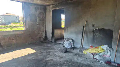 Silivri'de yangın : Ev kullanılamaz hale geldi