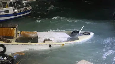 Hatay'da şiddetli fırtına etkili oldu : 7 tekne battı, çatılar uçtu