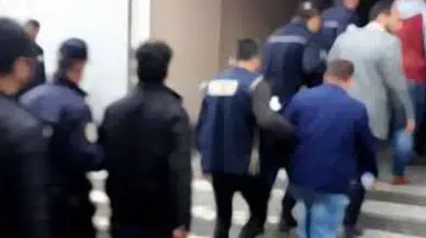 İzmir'de okullara yönelik tehdit operasyonu : 25’i çocuk 30 gözaltı