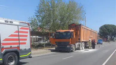 İzmir Bayındır’da belediyeye ait atık taşıma kamyonu alev aldı