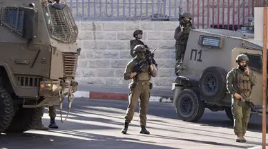 İsrail ordusu 60'tan fazla Filistinliyi gözaltına aldı