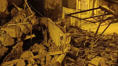 Kayseri'de müstakil ev çöktü : Kerpiç ev yerle bir oldu