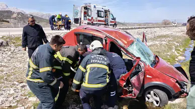Burdur'da araç şarampole savruldu : 2 kişi yaralandı