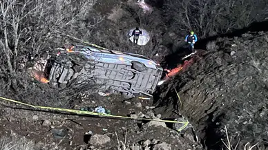 Malatya'da işçi servisi şarampole devrildi : 2 ölü, 10 yaralı